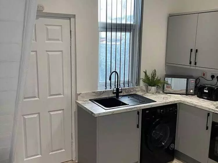 Residenssi Immaculate Luxury 2 Bed Apartment In Liverpool