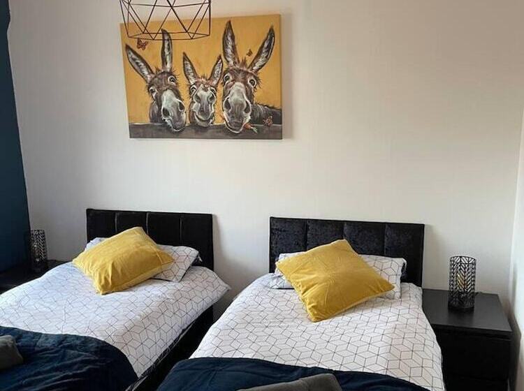 اقامتگاه Immaculate Luxury 2 Bed Apartment In Liverpool