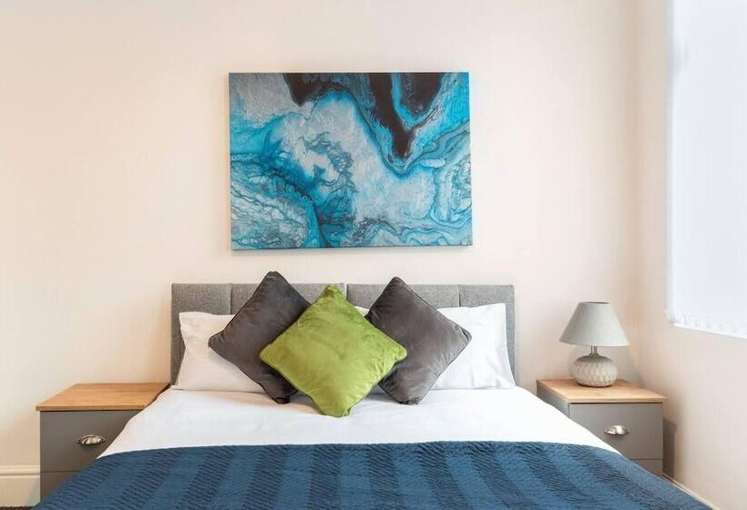 إقامة Inviting 3 Bedroom Home In Liverpool With Parking