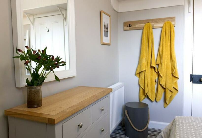 اقامتگاه Wee Bunker   Central Location