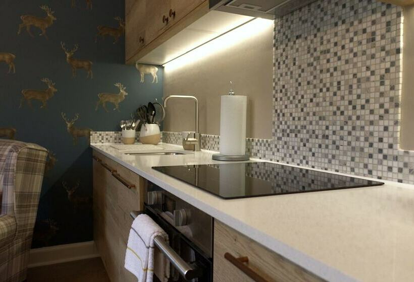 اقامتگاه Wee Bunker   Central Location