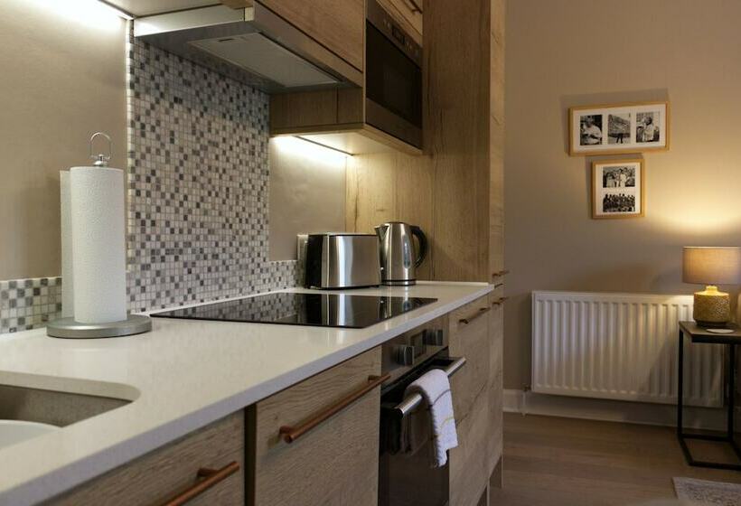 اقامتگاه Wee Bunker   Central Location