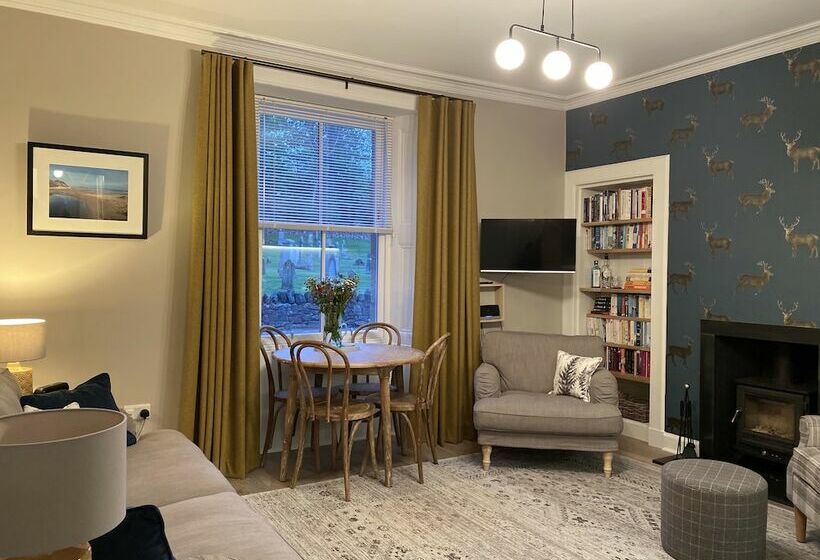 اقامتگاه Wee Bunker   Central Location