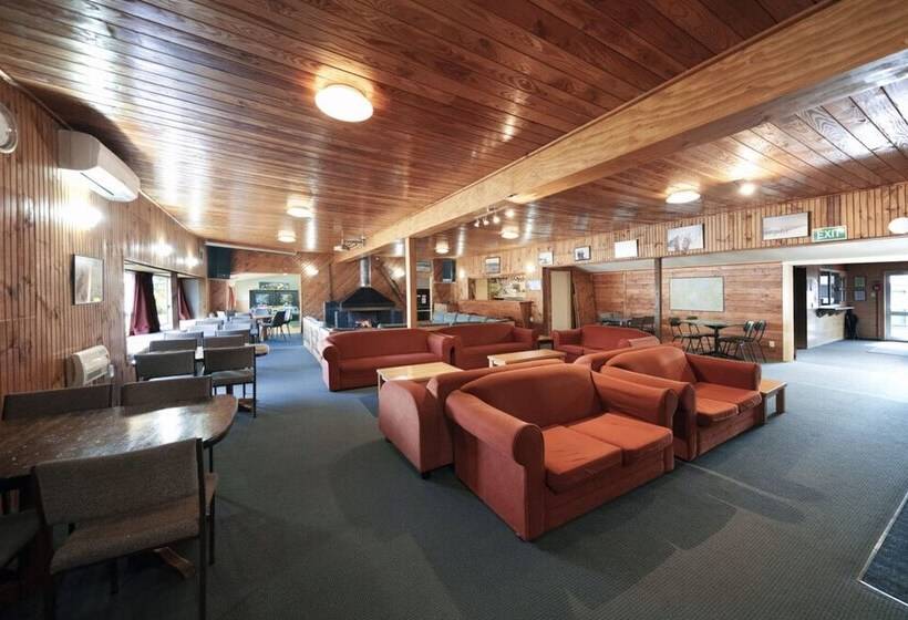 בית מלון כפרי Pipers Ski Lodge