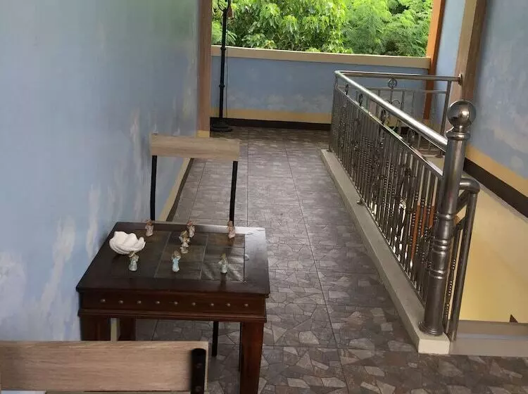 ベッドアンドブレックファースト Gemini Hotel And Restaurant