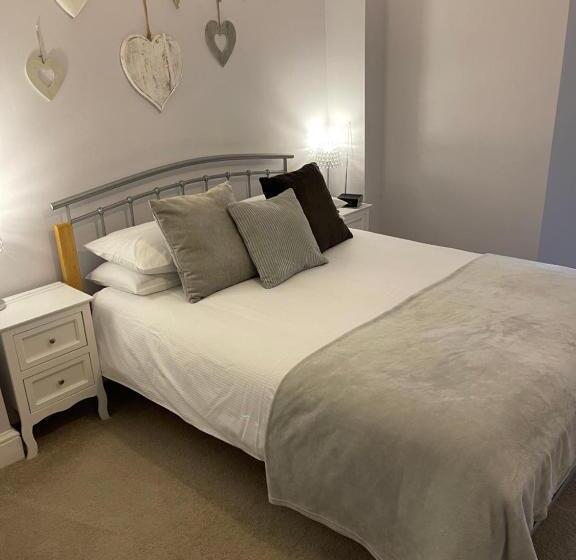 Aamiaismajoitus (B&B) Nythfa Guest House