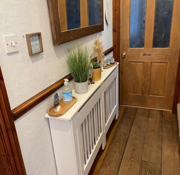 Aamiaismajoitus (B&B) Nythfa Guest House