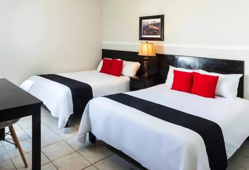 Boca Inn Hotel & Suites