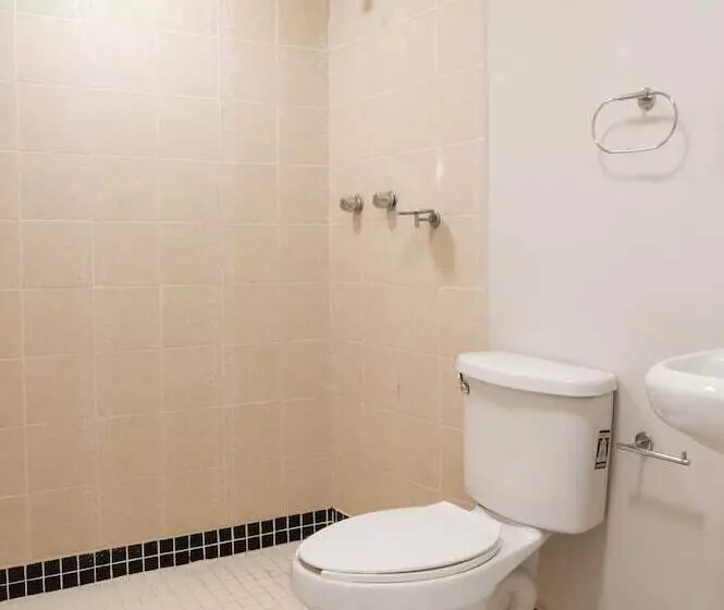 Boca Inn Hotel & Suites