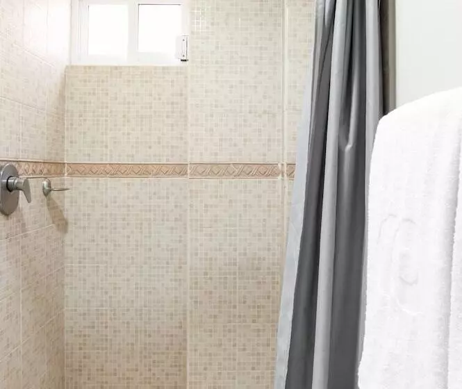 Boca Inn Hotel & Suites