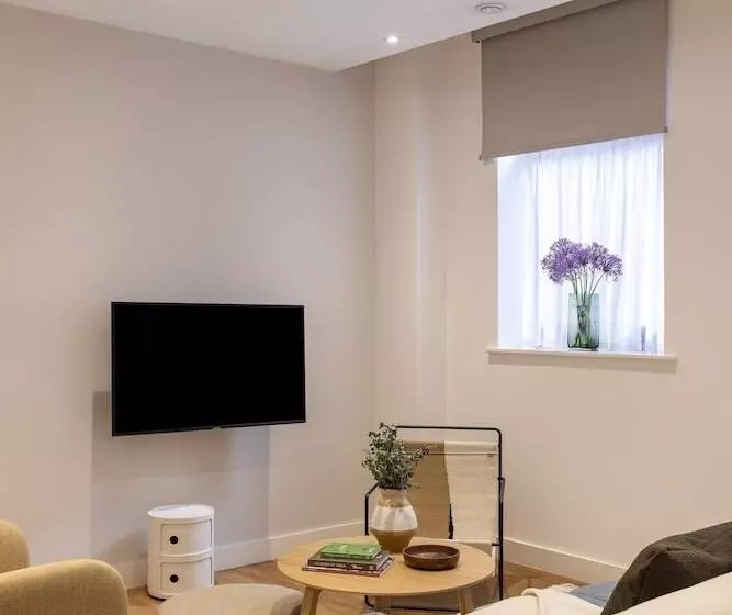 Cove Minshull Street