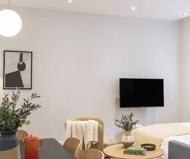 Cove Minshull Street