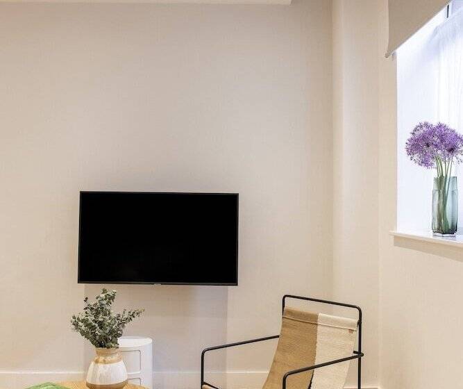 Cove Minshull Street