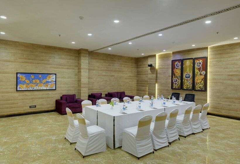 هتل Mayfair Waves