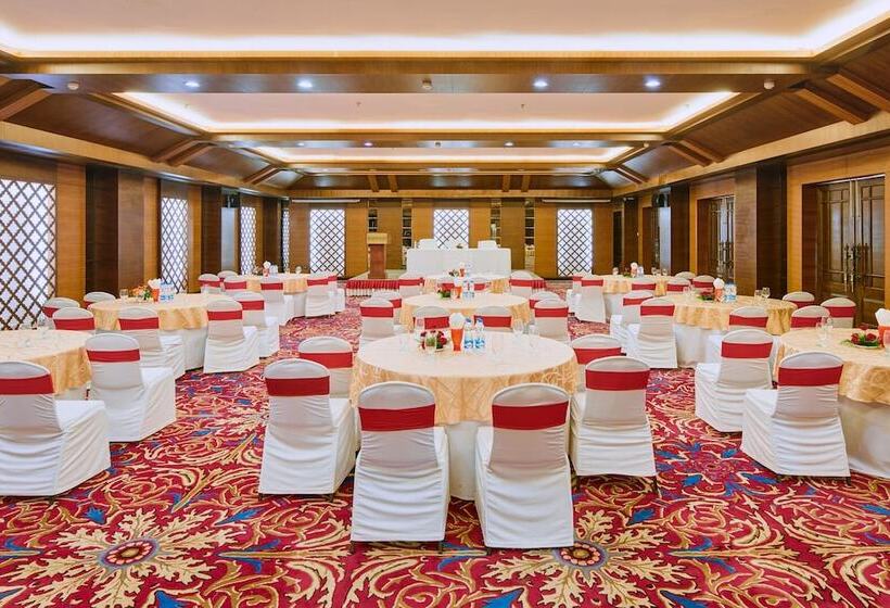 هتل Mayfair Waves