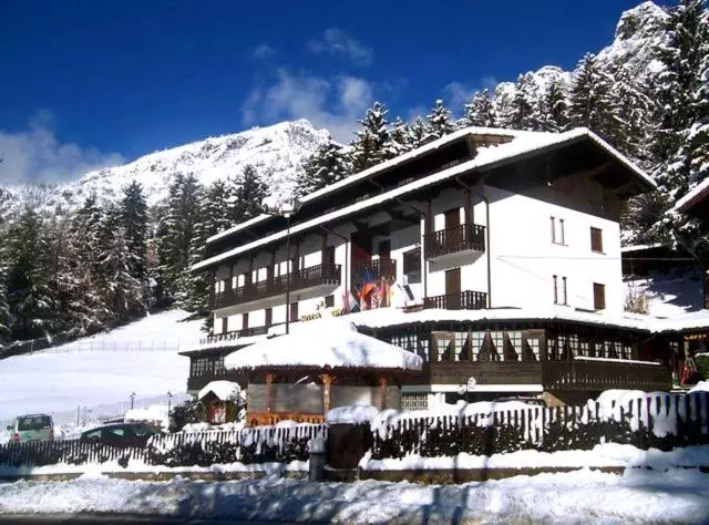 בית מלון כפרי Pineta