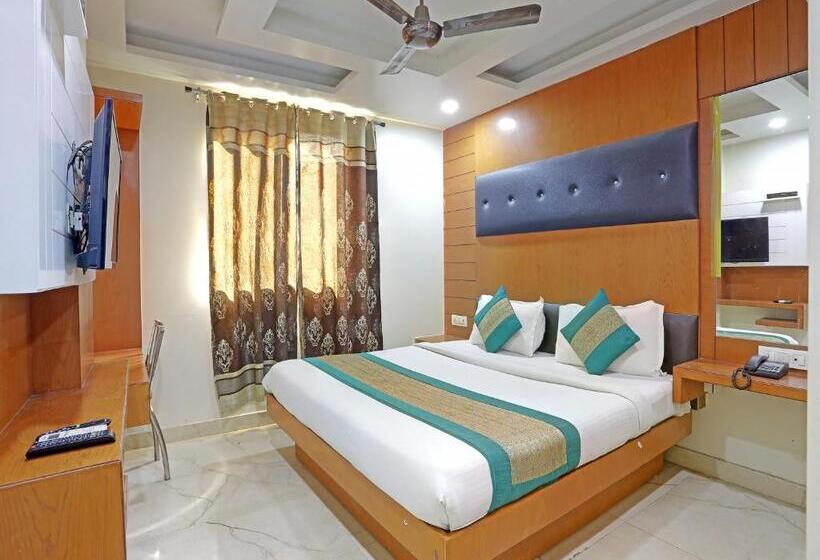 هتل Tashkent Palace   Near New Delhi Railway Station