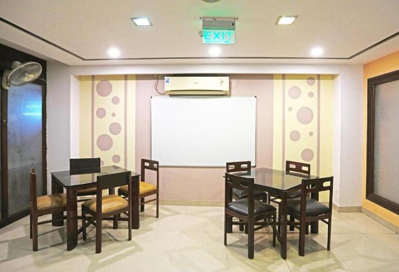 هتل Tashkent Palace   Near New Delhi Railway Station