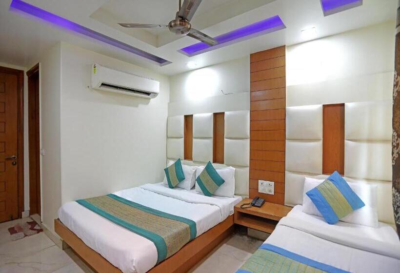 هتل Tashkent Palace   Near New Delhi Railway Station