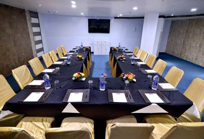 ホテル The Theme  Jaipur