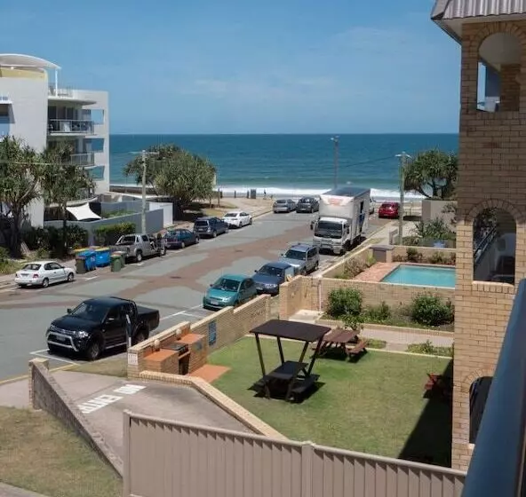 Merrima Court Holidays