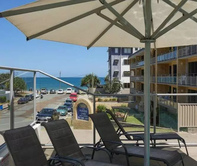 Merrima Court Holidays