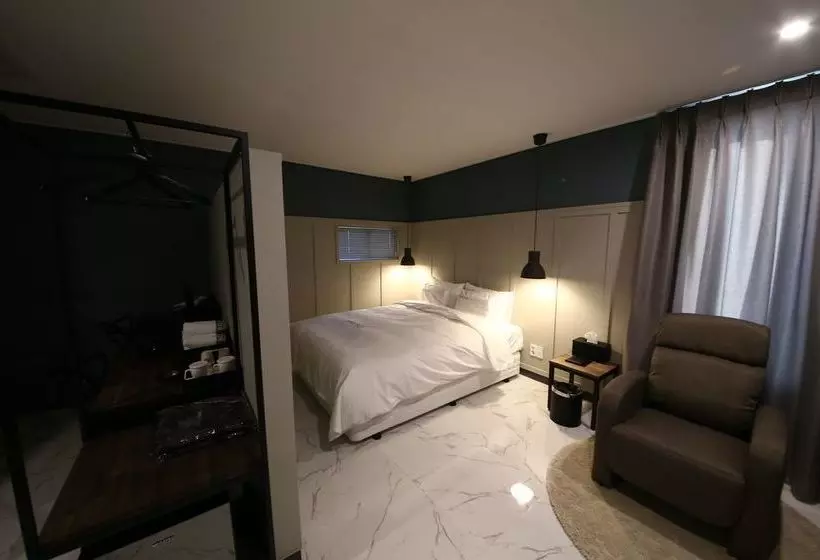 فندق على الطريق Bobos