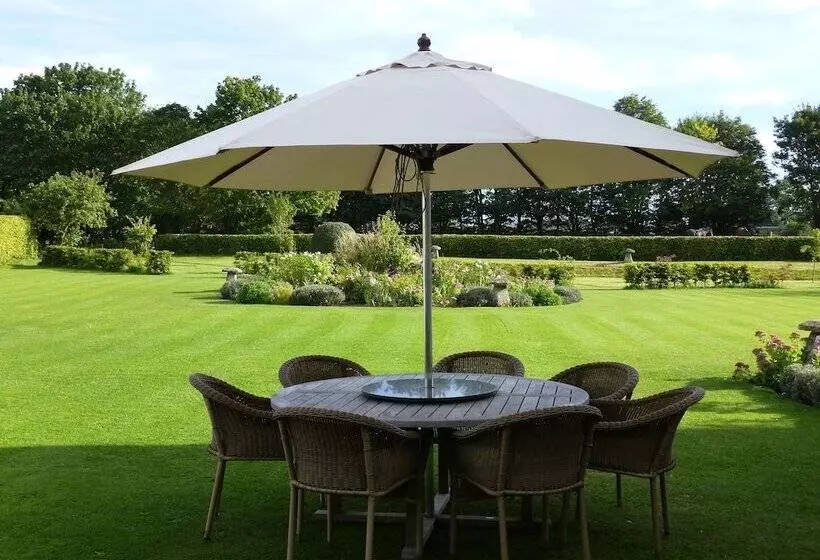 Overtown Manor Bed And Breakfast