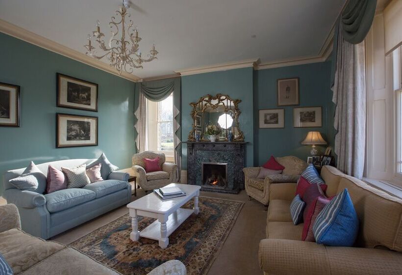 Overtown Manor Bed And Breakfast