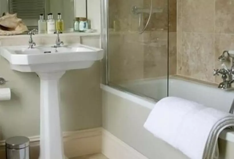 Overtown Manor Bed And Breakfast