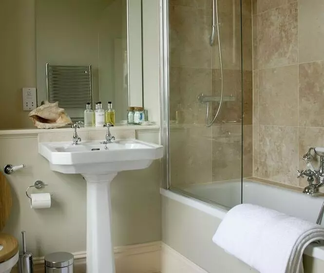 Overtown Manor Bed And Breakfast