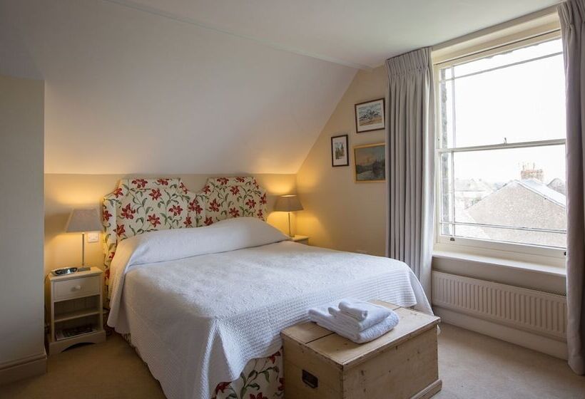 Overtown Manor Bed And Breakfast