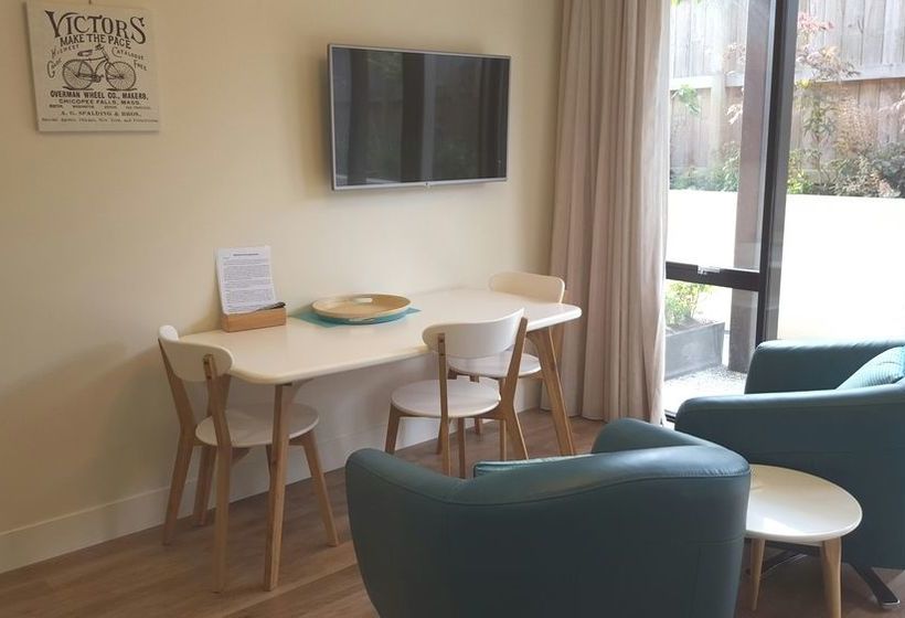 Shetland Court Apartments