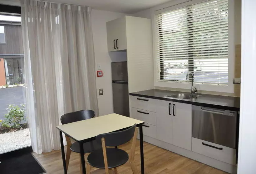 Shetland Court Apartments