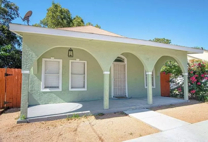 3 Br/1 Ba Remodeled Home Near Downtown