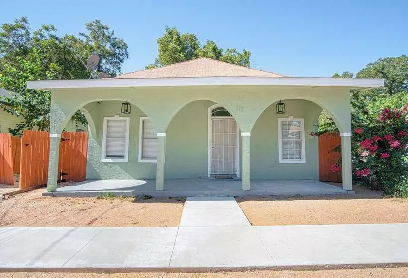 3 Br/1 Ba Remodeled Home Near Downtown