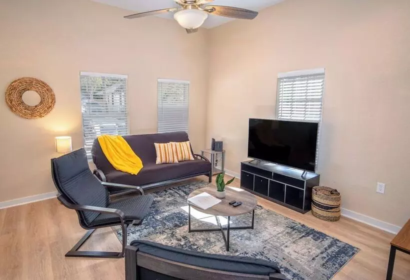 3 Br/1 Ba Remodeled Home Near Downtown
