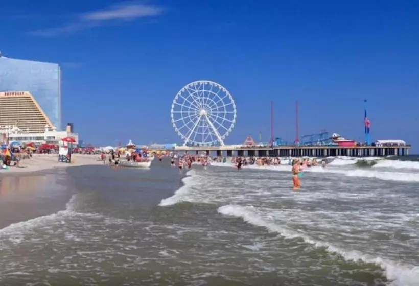 هتل Cozysuites At Showboat