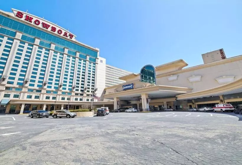 هتل Cozysuites At Showboat