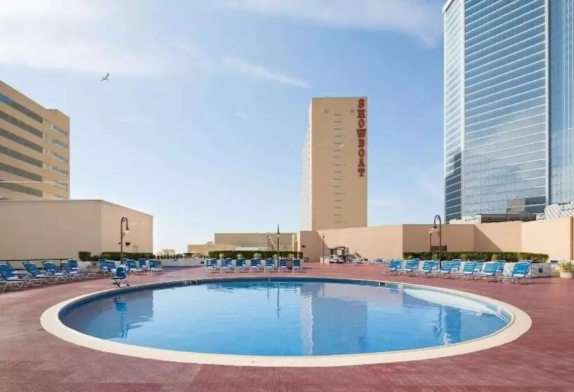 هتل Cozysuites At Showboat
