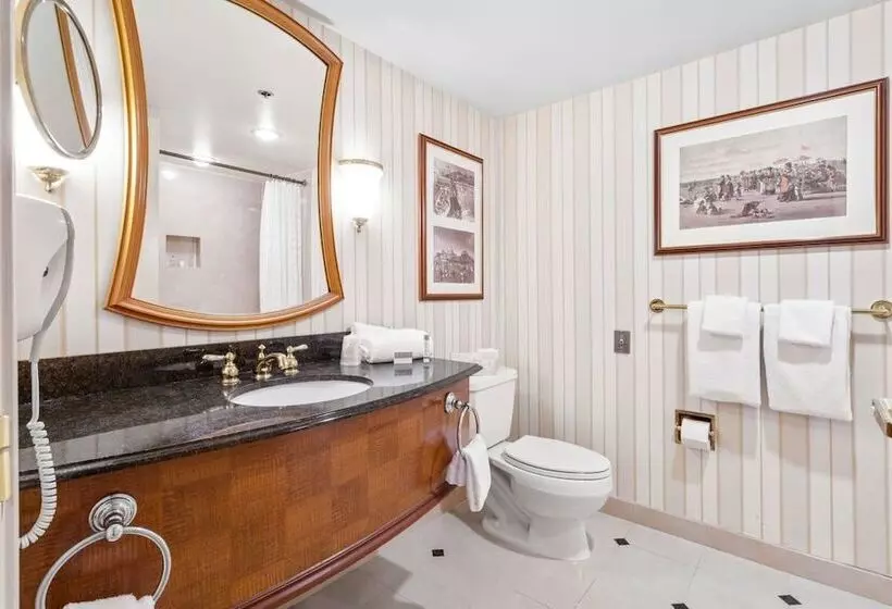 هتل Cozysuites At Showboat