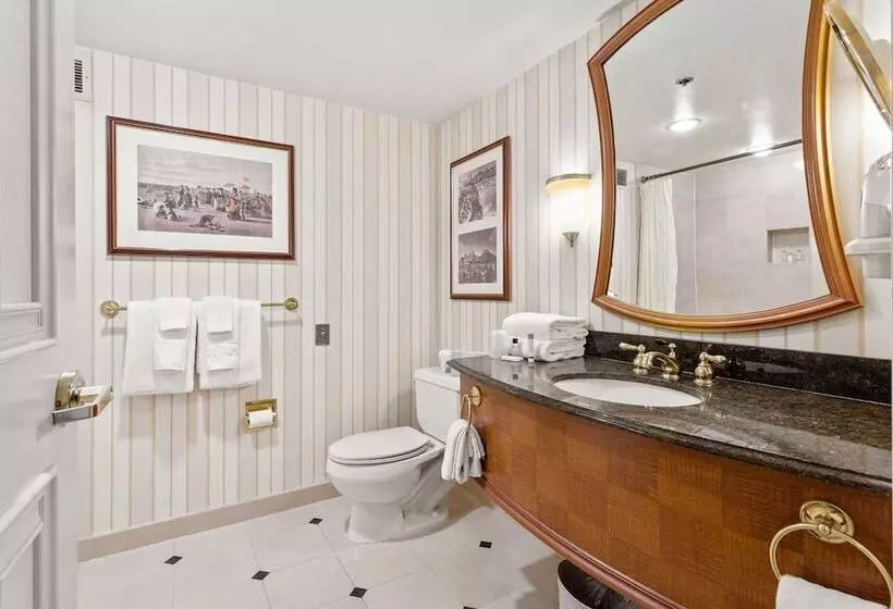 هتل Cozysuites At Showboat