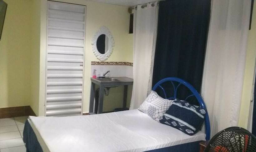 تختخواب و صبحانه Casa Saer