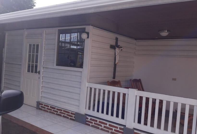 تختخواب و صبحانه Casa Saer