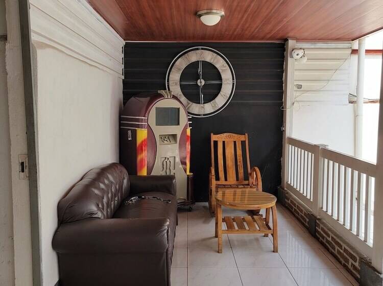 تختخواب و صبحانه Casa Saer