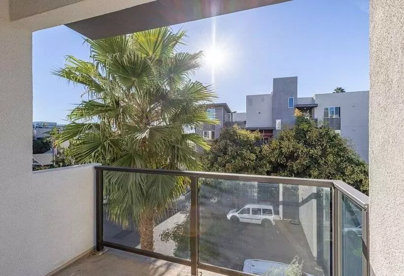 Heaven On Hollywood Furnished Apts   Vine