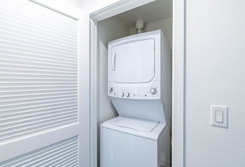 Heaven On Hollywood Furnished Apts   Vine