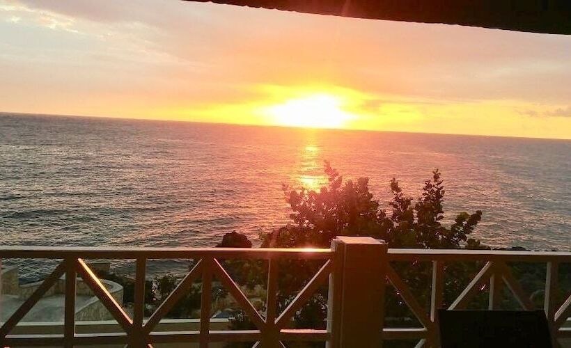 هتل Coral Seas Cliff