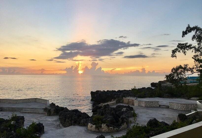 هتل Coral Seas Cliff