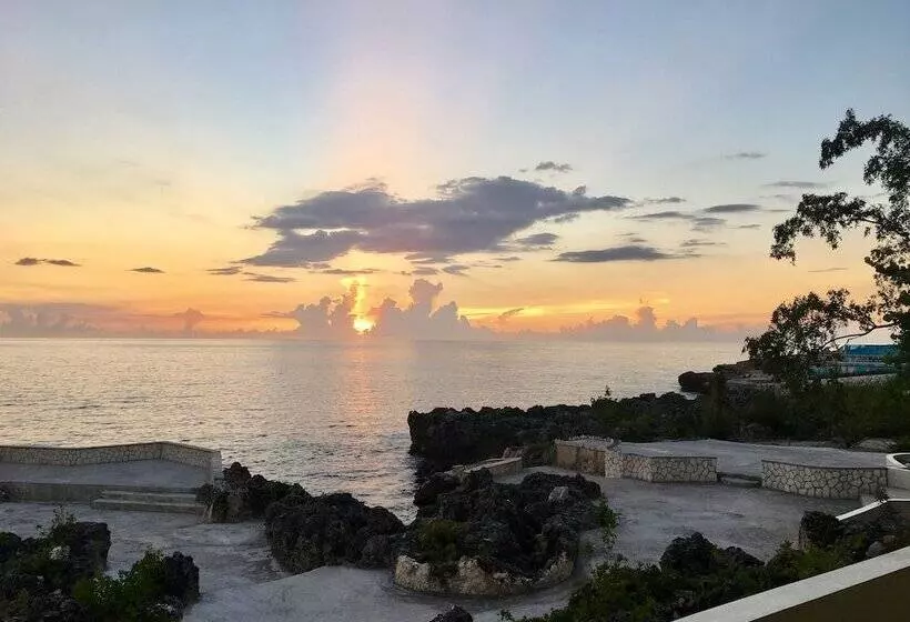 هتل Coral Seas Cliff